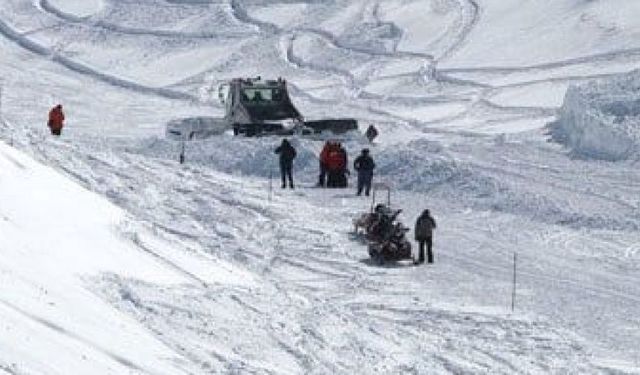 Palandöken Kayak Merkezi'nde çığ düştü!