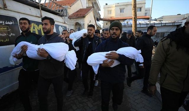 Gazze'de çocuklar bayramlıklarını giydiler ama bayram yapamadılar