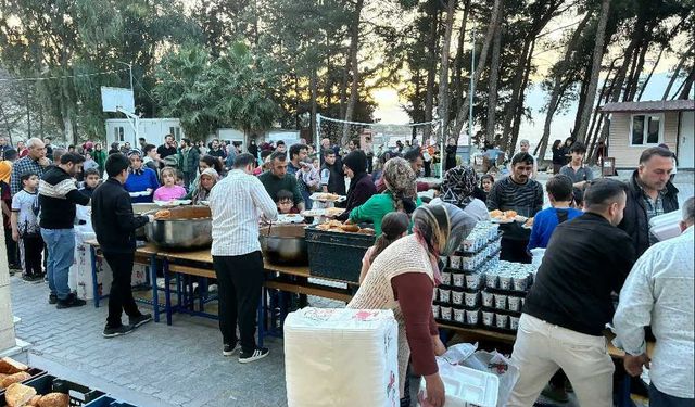Narlıca İmam Hatip Ortaokulu'ndan Öğrencilerine ve Velilerine İftar Programı