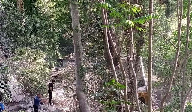 Kamyon Uçuruma Yuvarlandı: 1 Ölü, 1 Yaralı