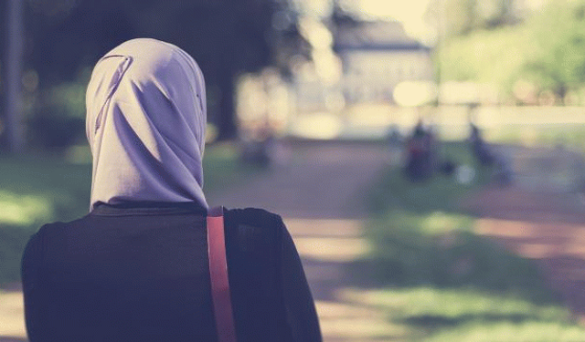 KKTC'de liselerde başörtüsü serbest bırakıldı