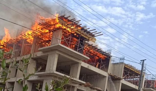 Antakya’da inşaat şantiyesinde korkutan yangın