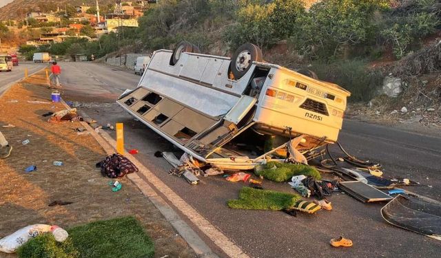 Tarım işçilerini taşıyan servis midibüsü ters döndü: 25 yaralı