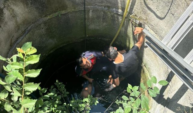 Su kuyusuna düşen 91 yaşındaki adamı itfaiye kurtardı