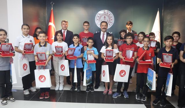 Depremin yaralarının sarıldığı Hatay’da 16 öğrenci bursluluk sınavından 500 tam almayı başardı