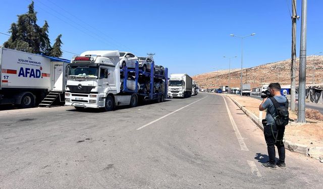 Cilvegözü'nde tırların bayram öncesi yoğunluğu devam ediyor