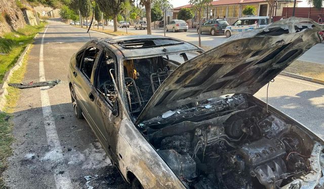 20 gün önce satın aldığı otomobil alev alev yandı