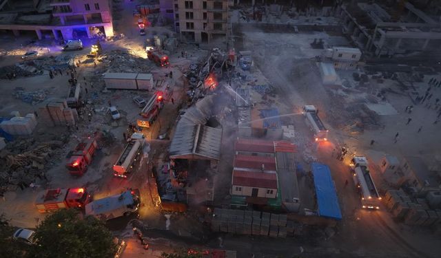 İşçilerin kaldığı prefabrik yatakhane alevlere teslim oldu