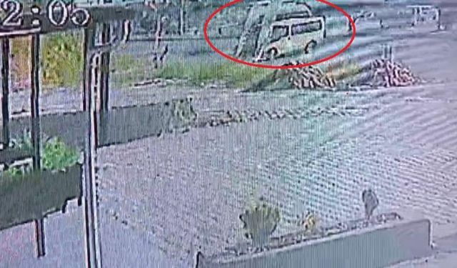 Defalarca takla atan minibüsün 18 yaşındaki sürücüsü öldü