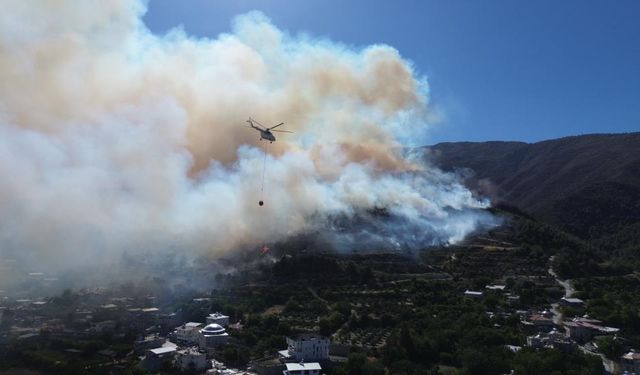 Hatay'daki orman yangınına havadan ve karadan müdahale dron ile görüntülendi