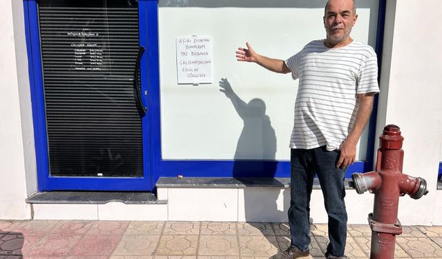 Sıcakların 45 dereceyi bulmasına dayanamayınca, iş yerine not asıp tatile çıktı