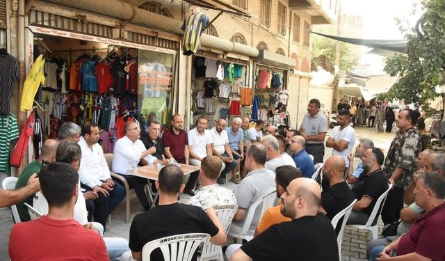 Başkan Yapar, Uzun Çarşı esnafıyla bir araya geldi