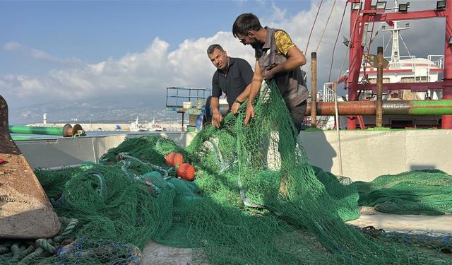 Hatay'da balıkçılar "vira bismillah" diyerek mavi sulara açıldı