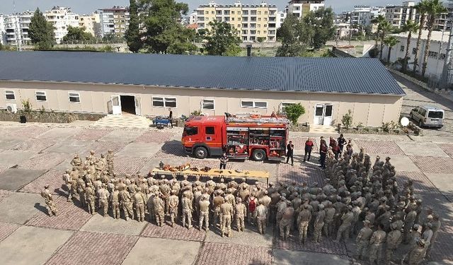 Hatay’da itfaiyeden Mehmetçiğe yangın eğitimi