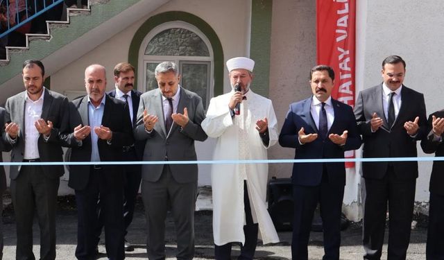Depremin ardından inşa edilen 105. cami ibadete açıldı
