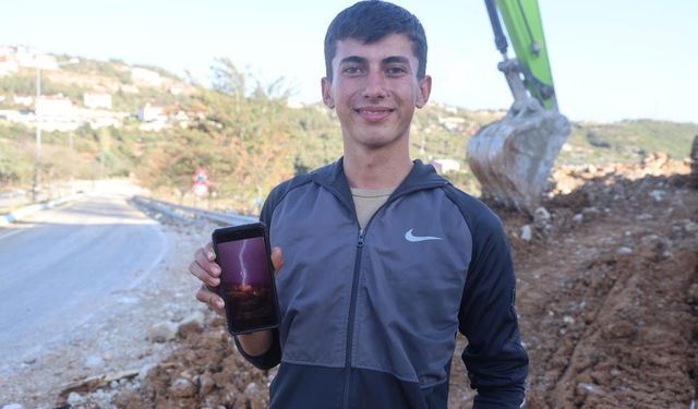 Şimşekleri görüntülemek isterken, yakın noktaya isabet eden yıldırımla deprem oldu sandı