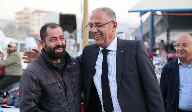 Başkan Yapar, Sosyete Pazarı’nda esnaf ve vatandaşlarla buluştu