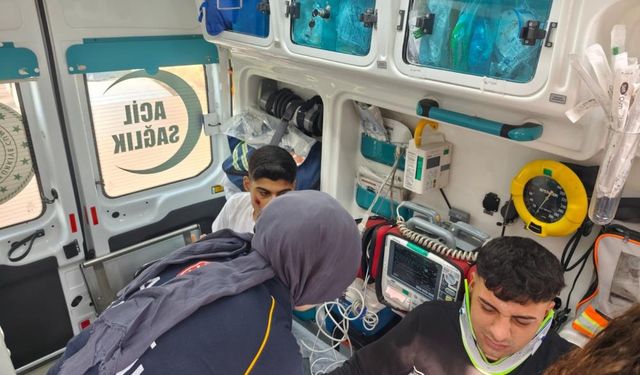 Uçurumdan yuvarlanan motosikletteki 2 kişi yaralandı