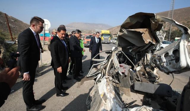 Vali Masatlı, 4 kişinin yaralandığı kaza alanında incelemelerde bulundu
