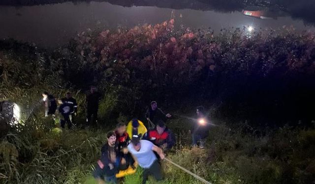 Kaçak göçmen taşıyan otomobil Asi Nehri'ne uçtu: 9 yaralı