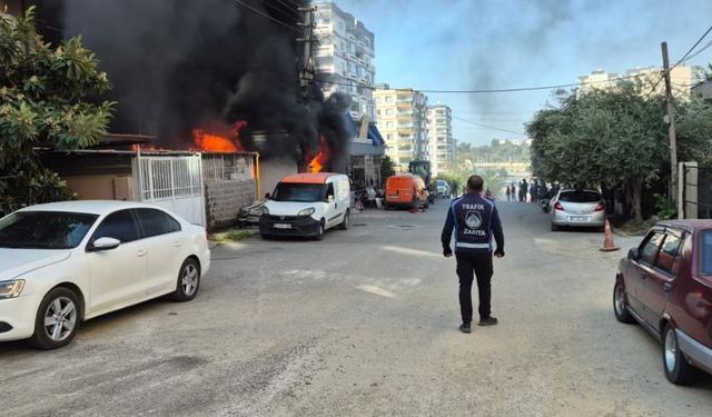 İş yerinde başlayan yangında alevler eve sıçradı
