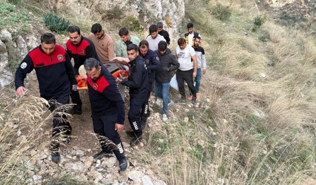 Yürüyüş esnasında kayalıklardan düşen şahıs yaralandı