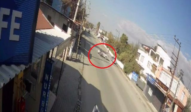 Motosiklet, dönüş yapmak isteyen otomobile ok gibi saplandı