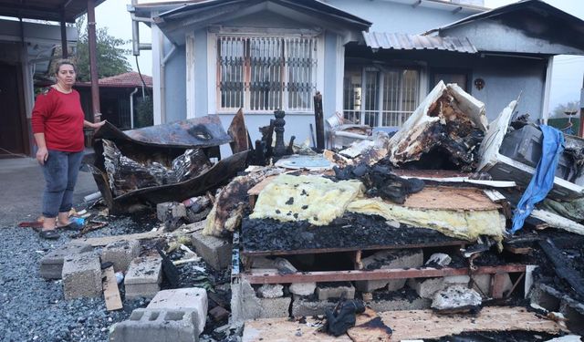 Deprem sonrası inşa ettikleri evlerinde alevler içinde kalan aile korku dolu anlar yaşadı