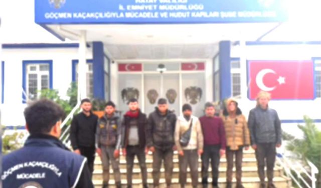 Bagajına 2 kişiyi sığdırdığı otomobilde 8 göçmeni kaçırırken yakalandı