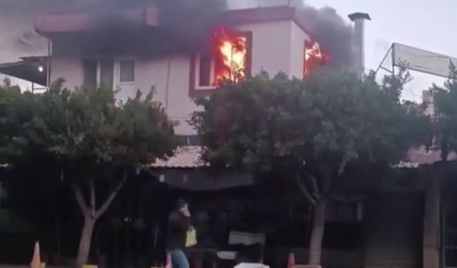 Müstakil ev alevlere teslim oldu