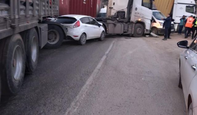 Hatay'da 12 aracın karıştığı kazada 11 kişi yaralandı