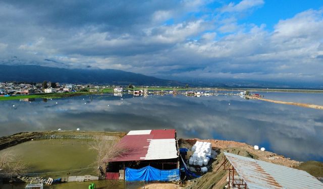 Evler ve Tarım Arazileri Sular Altında Kaldı