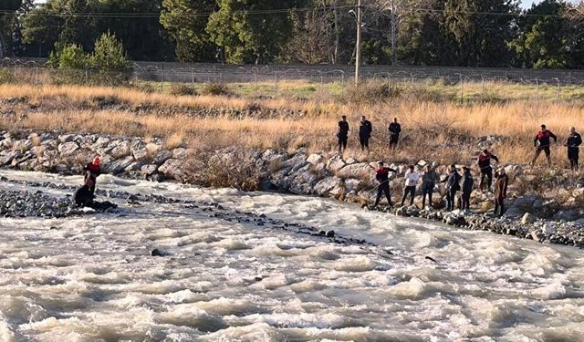 Köprüden düşerek akıntıya kapılan çocuk hayatını kaybetti