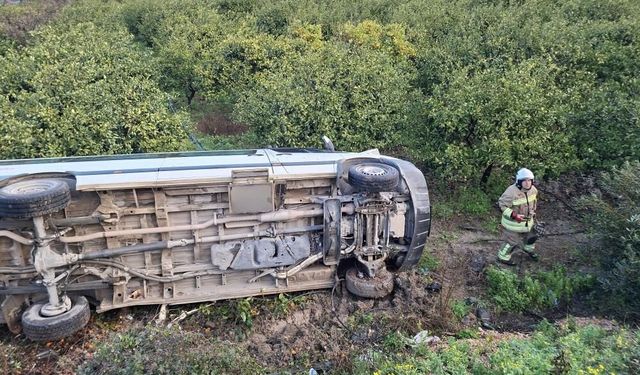 Öğrenci servisi narenciye bahçesine uçtu: 9 yaralı