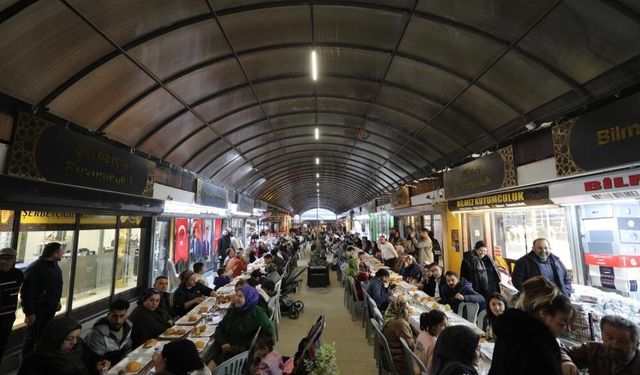 Uzun Çarşı’da iftar sofrası kuruldu