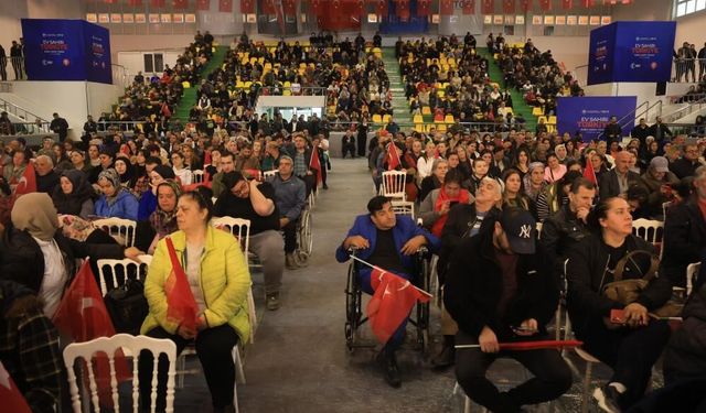 Ev hayaliyle kura çekim törenine gelen vatandaşlar heyecan dolu anlar yaşadılar