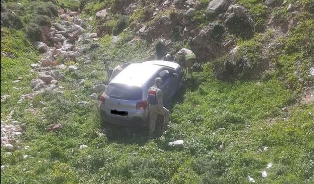 Defne'de uçurumdan yuvarlanan otomobil sürücüsü yaralandı