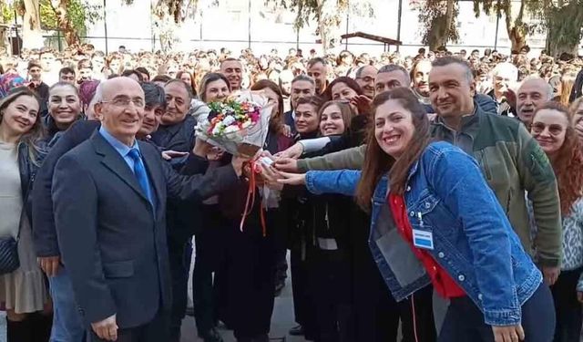 40 yıllık öğretmene alkışlar içerisinde hüzünlü veda