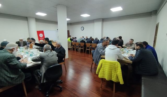 Başkan Çiçek: Dava büyüklerimizle iftar sofrasında buluştuk