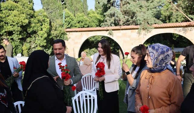 Şehit anneleri ve depremzede anneler unutulmadı