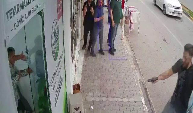 Silahla döviz bürosunu bastı