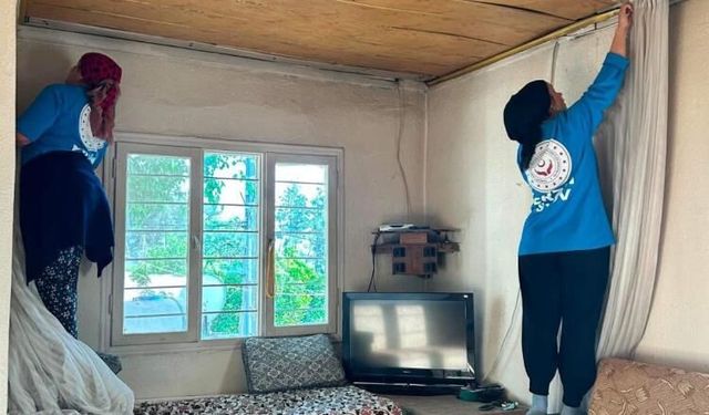 Erzin'de yaşlı ve engelli vatandaşlara evde temizlik ve vefa desteği