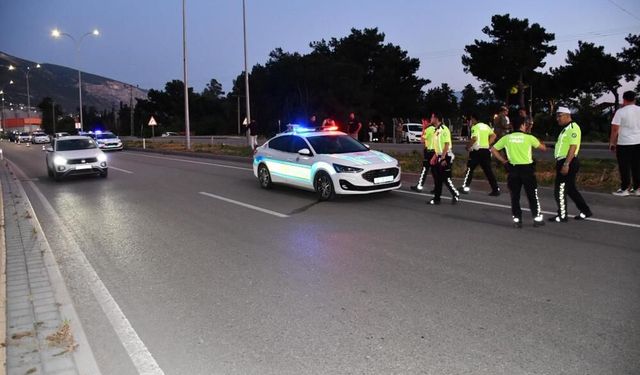 Kontrolden çıkan motosiklet devrildi: 2 ölü