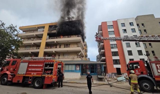 İskenderun'da apartman dairesinden alevler yükseldi