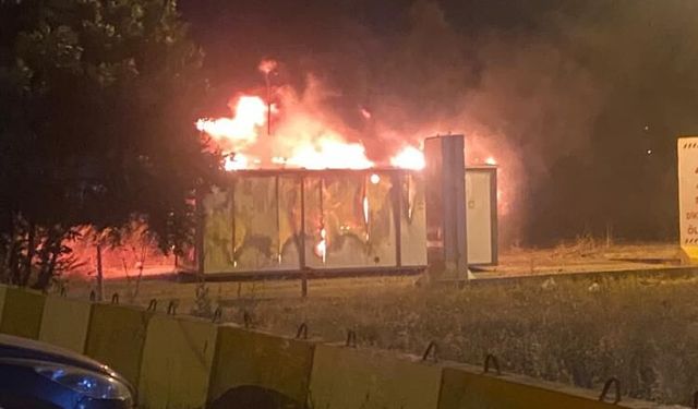 🔥Alevlere teslim olan konteyner kullanılamaz hale geldi