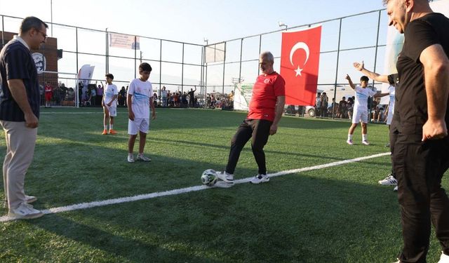 HBB’nin halı sahaları turnuvayla hizmete açıldı