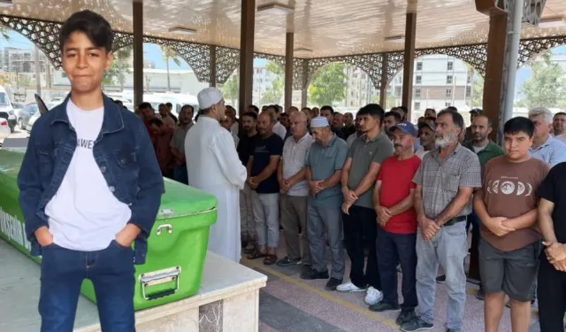 Yola kaçan topunu yakalamak isterken pikabın çarptığı Umut son yolculuğuna uğurlandı