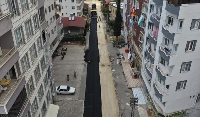 İskenderun Belediyesi, bir haftada 4 bin 768 ton sıcak asfalt serimi gerçekleştirdi