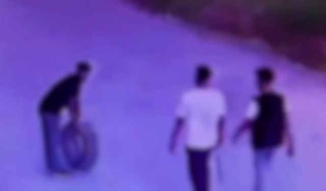 Gece yarısı aracın lastiği patlayınca başka aracın yedek lastiğini çaldılar