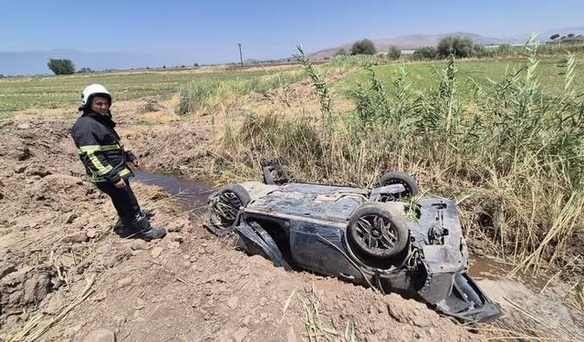 Takla atarak hurdaya dönen otomobilin sürücüsü yaralandı